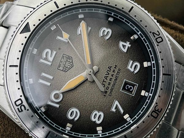 designer superclone autavia watch for men tag heur watches n04d mechanical movement montre tag aquaracer de luxe with box, Slivery;golden
designer superclone autavia watch for men tag heur watches n04d mechanical movement montre tag aquaracer de luxe with box, Slivery;golden