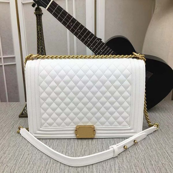 classic chain bag adopts imported ball grain cowhide rhombic leather quality caviar, which can be slung on one shoulder.
classic chain bag adopts imported ball grain cowhide rhombic leather quality caviar, which can be slung on one shoulder.