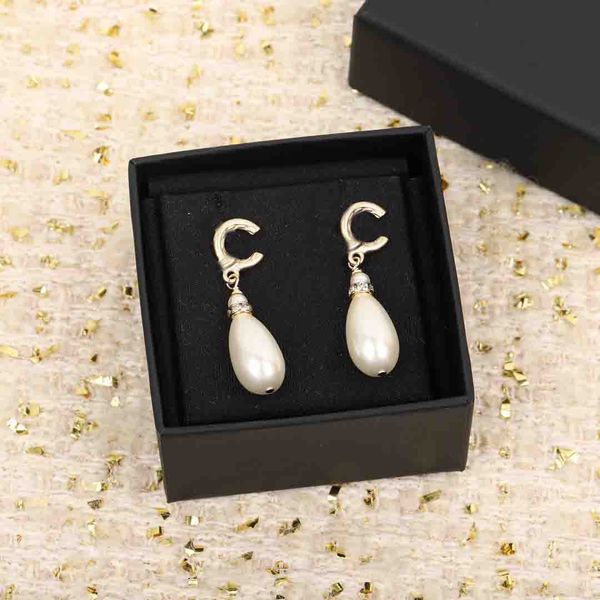 2023 luxury quality charm drop earring with nature shell pearl and sparkly diamond in 18k gold plated have box stamp ps7495b, Golden
2023 luxury quality charm drop earring with nature shell pearl and sparkly diamond in 18k gold plated have box stamp ps7495b, Golden