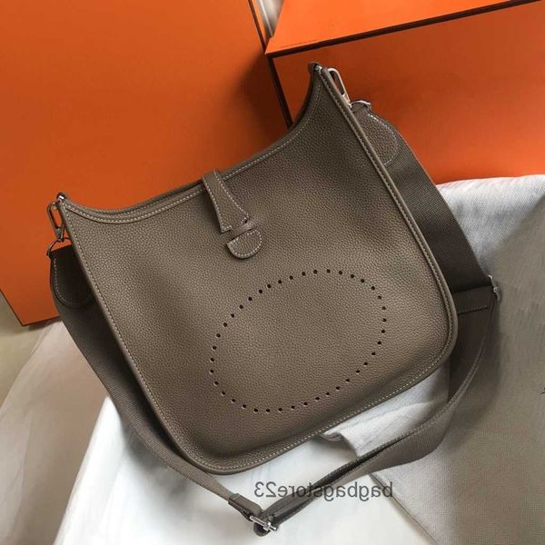 original evelyn hollow real fashion tote cowhide bag casual purse classic genuine h letter bags 29cm out litchi pattern shoulder crossbody w
original evelyn hollow real fashion tote cowhide bag casual purse classic genuine h letter bags 29cm out litchi pattern shoulder crossbody w