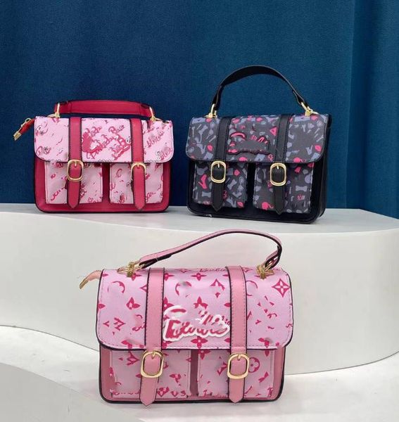 women's bag new european and american good texture personality girls' commuter trendy portable messenger bags
women's bag new european and american good texture personality girls' commuter trendy portable messenger bags