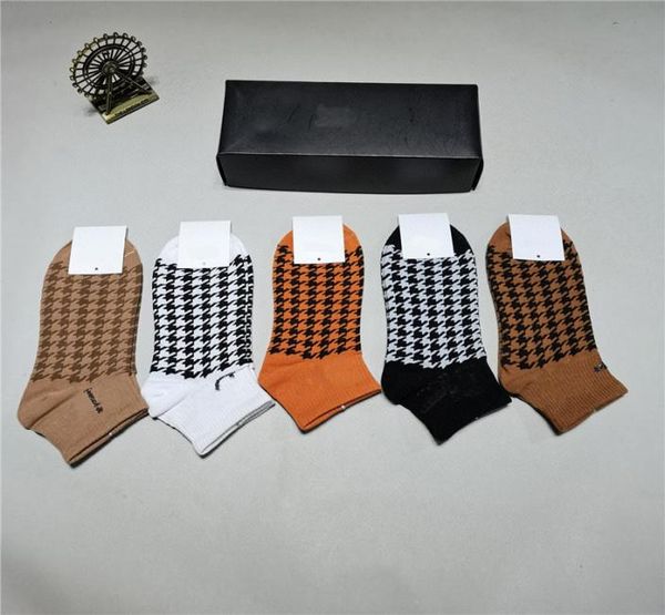 shining classic letter socks with box fashion houndstooth socks outdoor street slipper sock women sock hip hop sock hosiery8158184, Black;white
shining classic letter socks with box fashion houndstooth socks outdoor street slipper sock women sock hip hop sock hosiery8158184, Black;white