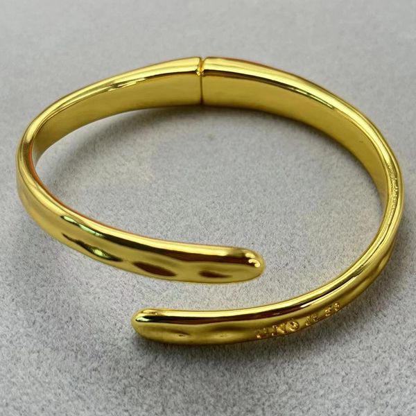 charm bracelets 2023 unode50 spain selling exquisite geometric bracelet women s romantic jewelry gift bag 230822, Golden;silver
charm bracelets 2023 unode50 spain selling exquisite geometric bracelet women s romantic jewelry gift bag 230822, Golden;silver