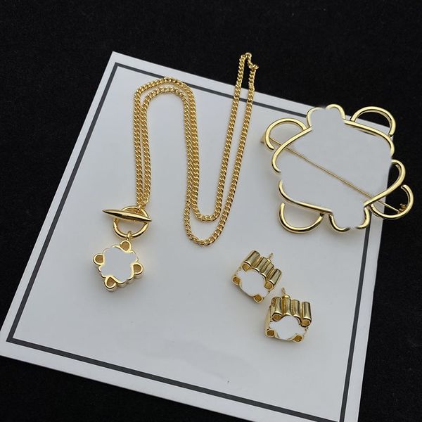 Designer Necklaces loews Luxury jewelry Top accessories Cube Pendant necklaces Brooch for Women Earrings Men Luxurys Sterling Silver Brooches Christmas gift
Designer Necklaces loews Luxury jewelry Top accessories Cube Pendant necklaces Brooch for Women Earrings Men Luxurys Sterling Silver Brooches Christmas gift