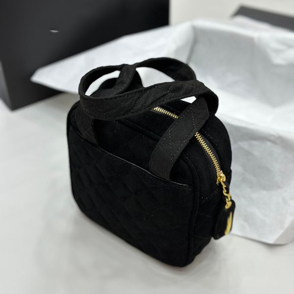designer simple women handbag retro square lunch box bag iconic zipper pendant leather luxury underarm bag wallet makeup case designer walle
designer simple women handbag retro square lunch box bag iconic zipper pendant leather luxury underarm bag wallet makeup case designer walle