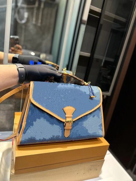 new luxury designer women's classic nurse bag denim leather flap fashionable and unique original hardware capacity large hand carrying
new luxury designer women's classic nurse bag denim leather flap fashionable and unique original hardware capacity large hand carrying