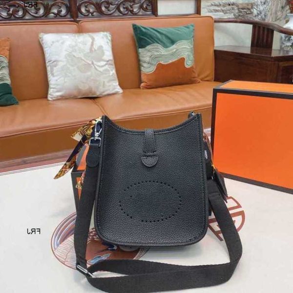 original designer evelyn bags 2023 high end first layer cow leather bucket womens litchi pattern h hollow single shoulder messenger have q40
original designer evelyn bags 2023 high end first layer cow leather bucket womens litchi pattern h hollow single shoulder messenger have q40