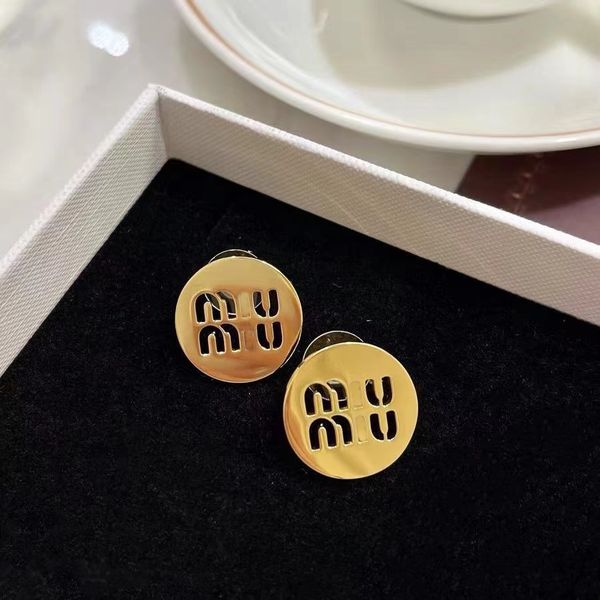 miu smooth earrings, gold hollow letters, miu circles, cute earrings, high-end earrings for celebrities, Golden;silver
miu smooth earrings, gold hollow letters, miu circles, cute earrings, high-end earrings for celebrities, Golden;silver