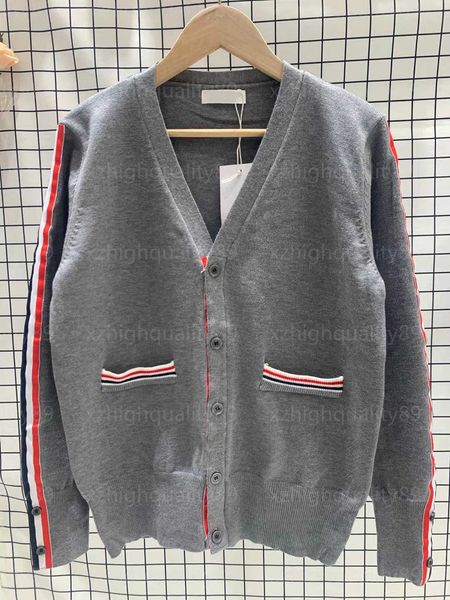 designer cardigan women jacket fall sweaters womens fashion stripe solid colour knitwear long sleeve v-neck double pocket sweater designer c, White;black
designer cardigan women jacket fall sweaters womens fashion stripe solid colour knitwear long sleeve v-neck double pocket sweater designer c, White;black