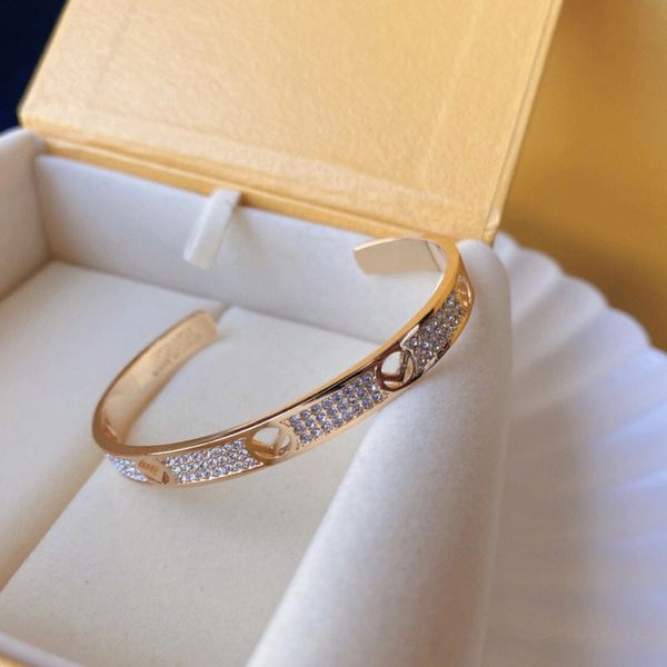 luxury design bangles brand bracelet chain famous women 18 k gold plated wristband chain couple gifts jewerlry accessorie, Black
luxury design bangles brand bracelet chain famous women 18 k gold plated wristband chain couple gifts jewerlry accessorie, Black
