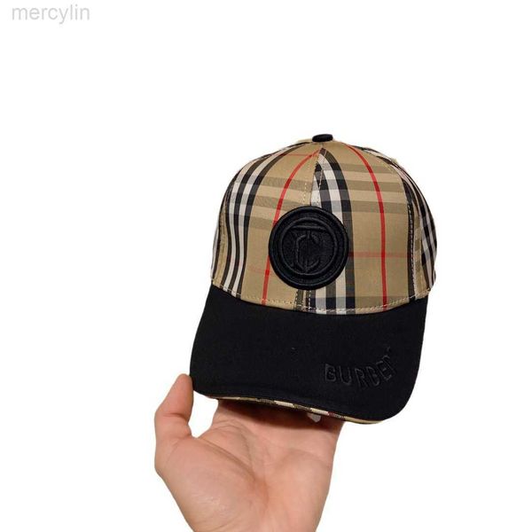 designer hat burbury caps baseball hat men's and women's high end classic plaid trendy embroidered duck tongue hat ins trendy base, Blue;gray
designer hat burbury caps baseball hat men's and women's high end classic plaid trendy embroidered duck tongue hat ins trendy base, Blue;gray