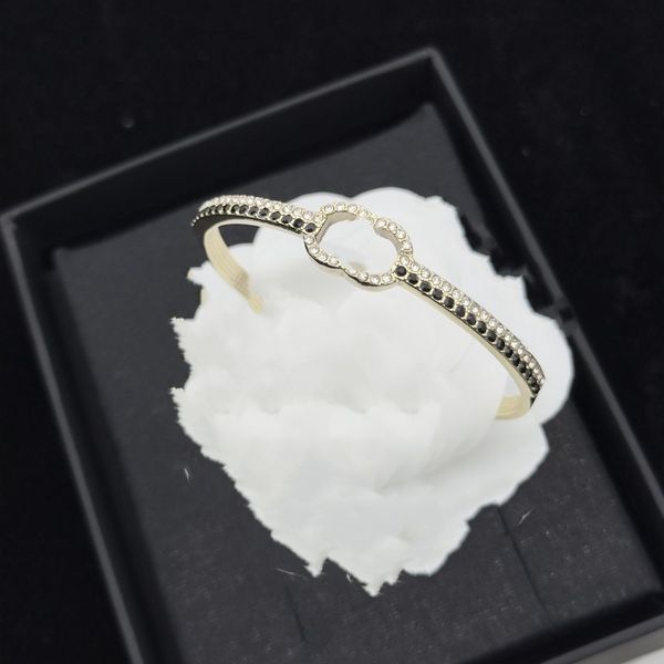 niche design high-end sense charm bracelets crystal channel fashion luxury simple versatile copper bracelet ccity gifts for women kx15h, Golden;silver
niche design high-end sense charm bracelets crystal channel fashion luxury simple versatile copper bracelet ccity gifts for women kx15h, Golden;silver