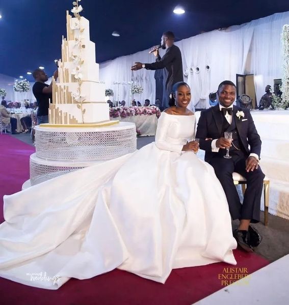 noble white church wedding dresses vintage beteau satin train formal bridal gowns african long sleeve modest plus size mariee
noble white church wedding dresses vintage beteau satin train formal bridal gowns african long sleeve modest plus size mariee