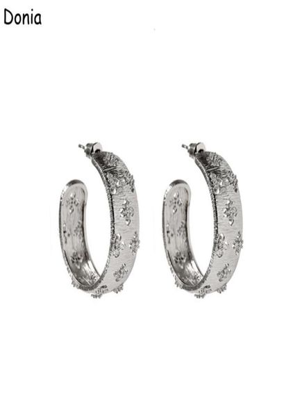 donia jewelry luxury stud european and american fashion fourleaf flower cshaped titanium steel threecolor creative designer ear7324526, Golden;silver
donia jewelry luxury stud european and american fashion fourleaf flower cshaped titanium steel threecolor creative designer ear7324526, Golden;silver