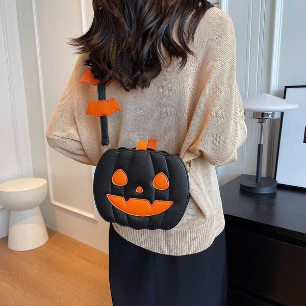 new niche design, funny halloween pumpkin expression bag, fashionable and versatile crossbody bag 230821
new niche design, funny halloween pumpkin expression bag, fashionable and versatile crossbody bag 230821
