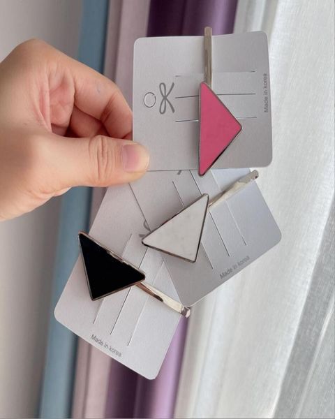 women luxury designer brand letter hair clip metal triangle designer barrettes letters barrettes hair accessories headwraps hairho6722071, Golden;silver
women luxury designer brand letter hair clip metal triangle designer barrettes letters barrettes hair accessories headwraps hairho6722071, Golden;silver