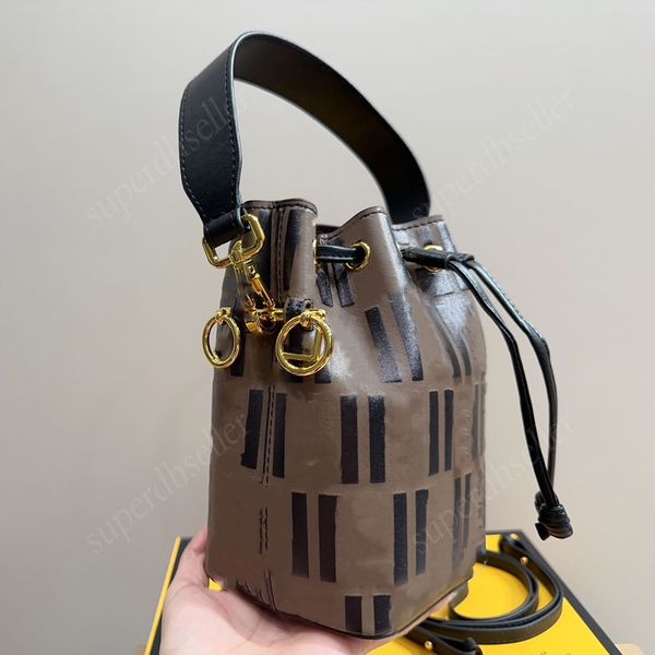 mini coffee bucket genuine leather bucket luxury designer bag removable shoulder straps totes tote bags large capacity shoulder bags artwork
mini coffee bucket genuine leather bucket luxury designer bag removable shoulder straps totes tote bags large capacity shoulder bags artwork