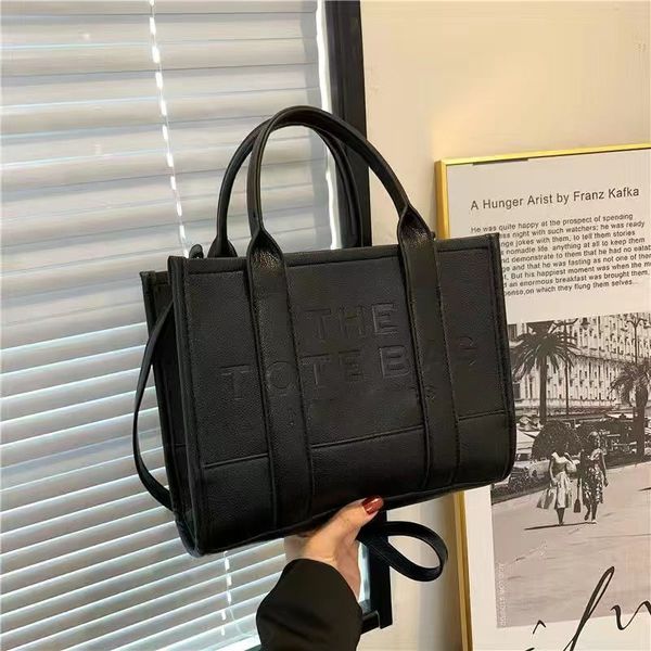 luxury designer bag tote bag handbag women crossbody shoulder handbags large capacity luxury banquet wallet fashion leisure for celebrities
luxury designer bag tote bag handbag women crossbody shoulder handbags large capacity luxury banquet wallet fashion leisure for celebrities
