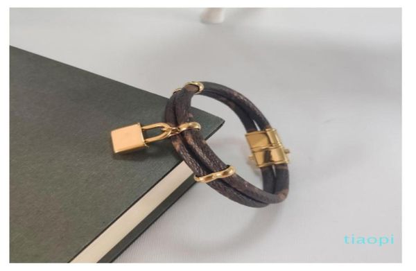 luxury jewelry feminine leather designer bracelet with gold heart brand logo on a high end elegant fashion bracelet with a four ea8150193, Golden;silver
luxury jewelry feminine leather designer bracelet with gold heart brand logo on a high end elegant fashion bracelet with a four ea8150193, Golden;silver