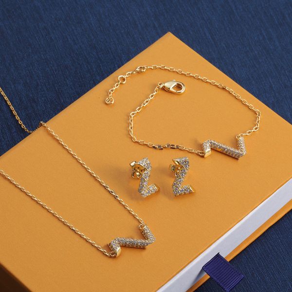 designer jewelry necklace gold chain fillet chain diamond v letter gold silver rise 316 stainless steel custom pendant for women men fashion
designer jewelry necklace gold chain fillet chain diamond v letter gold silver rise 316 stainless steel custom pendant for women men fashion