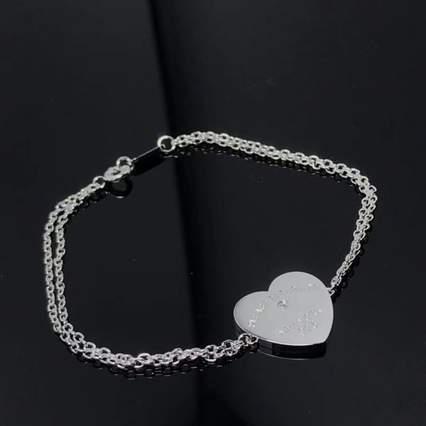 charm bracelets classic zircon heart brand bracelet original exquisite couple women s festival party jewelry gift 230822, Golden;silver
charm bracelets classic zircon heart brand bracelet original exquisite couple women s festival party jewelry gift 230822, Golden;silver