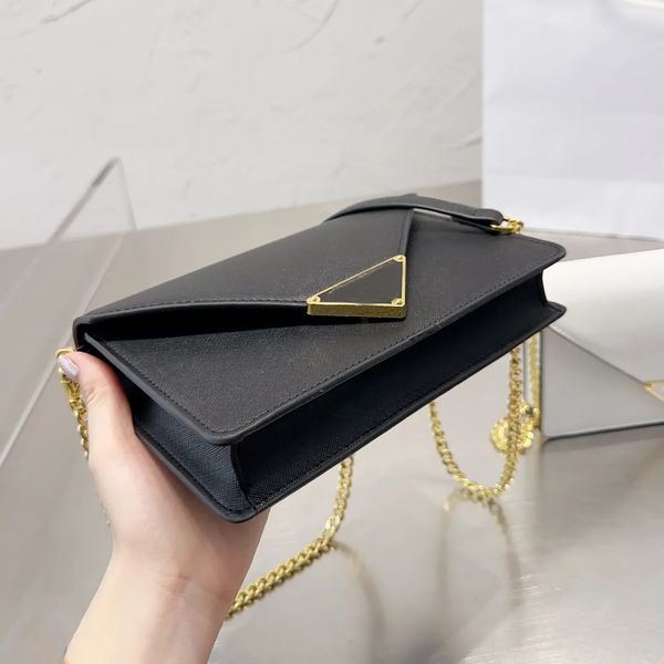 designer shoulder bag luxury twist bags popular leather small square crossbody bag simple fashion chain bag very nice, Black;red
designer shoulder bag luxury twist bags popular leather small square crossbody bag simple fashion chain bag very nice, Black;red