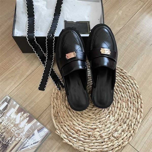 2023 designer dress shoe chan c black loafers women plaid quilted buckle c flat mules platform shoes shiny leather chunky sneakers sheepskin
2023 designer dress shoe chan c black loafers women plaid quilted buckle c flat mules platform shoes shiny leather chunky sneakers sheepskin