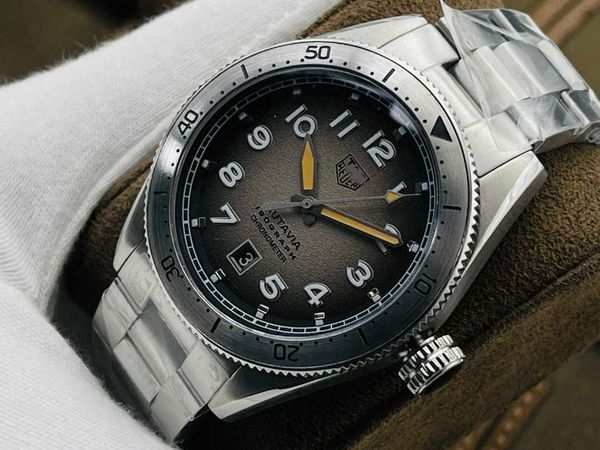 designer superclone autavia watch for men tag heur watches 1ucv mechanical movement montre tag aquaracer de luxe with box, Slivery;golden
designer superclone autavia watch for men tag heur watches 1ucv mechanical movement montre tag aquaracer de luxe with box, Slivery;golden