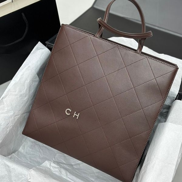 womens shoulder bag underarm bag large capacity shopping bag calfskin diamond hardware metal buckle luxury handbag classic travel bags never
womens shoulder bag underarm bag large capacity shopping bag calfskin diamond hardware metal buckle luxury handbag classic travel bags never