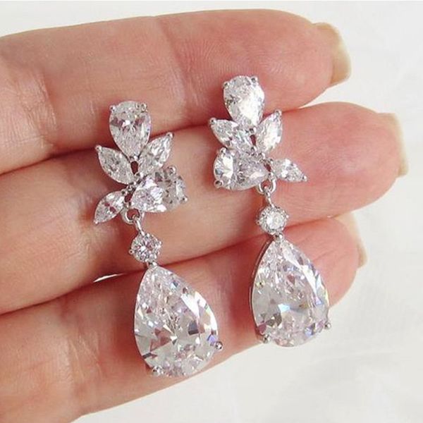 stud huitan crystal drop earrings with bling cubic zirconia temperament women silver color trendy jewelry 230823, Golden;silver
stud huitan crystal drop earrings with bling cubic zirconia temperament women silver color trendy jewelry 230823, Golden;silver