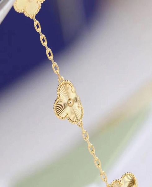 v gold material excellent quality five flowers charm bangle punk bracelet in 18k gold plated for women engagement jewelry have sta9686104, Black
v gold material excellent quality five flowers charm bangle punk bracelet in 18k gold plated for women engagement jewelry have sta9686104, Black
