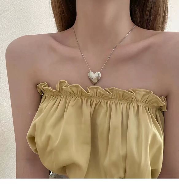 designer jewelry heart gold necklace designer chain for man couples silver pendant necklace crystal jewlery womens quality wedding engagemen
designer jewelry heart gold necklace designer chain for man couples silver pendant necklace crystal jewlery womens quality wedding engagemen
