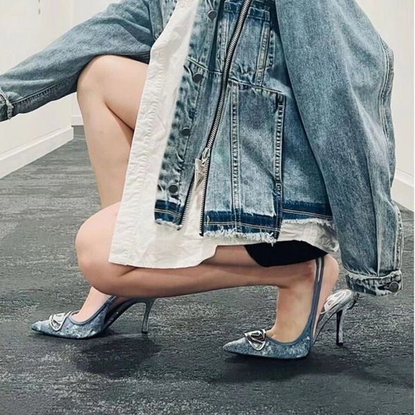 dress shoes 2023 european and american niche design sense women's high heels retro denim pointed rear empty show 230823, Black
dress shoes 2023 european and american niche design sense women's high heels retro denim pointed rear empty show 230823, Black
