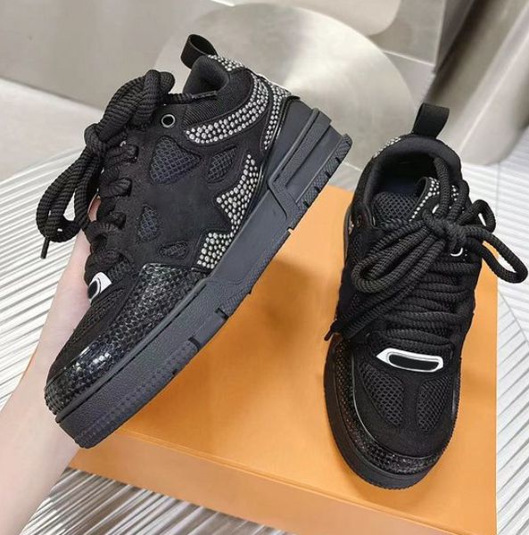 classic men women casual skate shoes monograms double laces flower mesh calf leather suede outsole winter sneaker designer luxurys fashion l, Black
classic men women casual skate shoes monograms double laces flower mesh calf leather suede outsole winter sneaker designer luxurys fashion l, Black