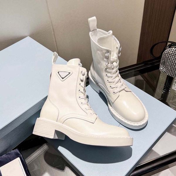 designer luxury boots men women shoes platform thin base comfort embossed patent leather mules copper triple black pink ivory winter fashion
designer luxury boots men women shoes platform thin base comfort embossed patent leather mules copper triple black pink ivory winter fashion