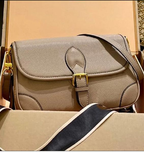 tote bag designer shoulder bag ladies shoulder bag classic handbag fashion satchel temperament backpack celebrity purse decorative bags
tote bag designer shoulder bag ladies shoulder bag classic handbag fashion satchel temperament backpack celebrity purse decorative bags