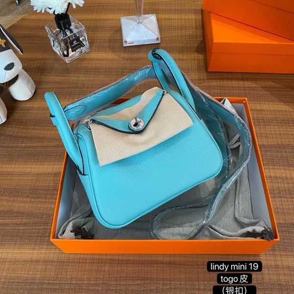 original wholesale h ermes lindss tote bags online shop new mini 19cm one shoulder oblique cross pillow bag fashion simple genuine le have r
original wholesale h ermes lindss tote bags online shop new mini 19cm one shoulder oblique cross pillow bag fashion simple genuine le have r