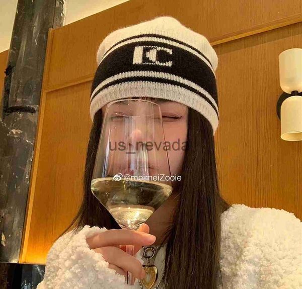 beanie/skull caps korean mona hat children's knitted hat autumn and winter small fragrance black and white letter stripe ear protection, Blue;gray
beanie/skull caps korean mona hat children's knitted hat autumn and winter small fragrance black and white letter stripe ear protection, Blue;gray