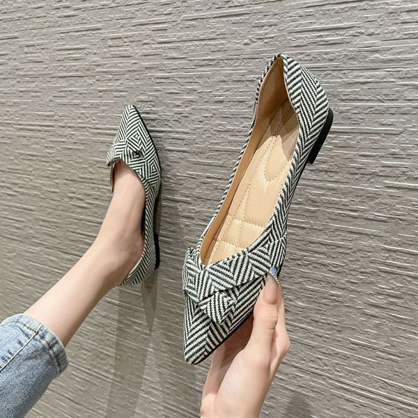 dress shoes women flats pointed toe bowknot black red big size 43 44 45 plus small size 31 32 33 lady flat heel shoes casual shoes 230224
dress shoes women flats pointed toe bowknot black red big size 43 44 45 plus small size 31 32 33 lady flat heel shoes casual shoes 230224