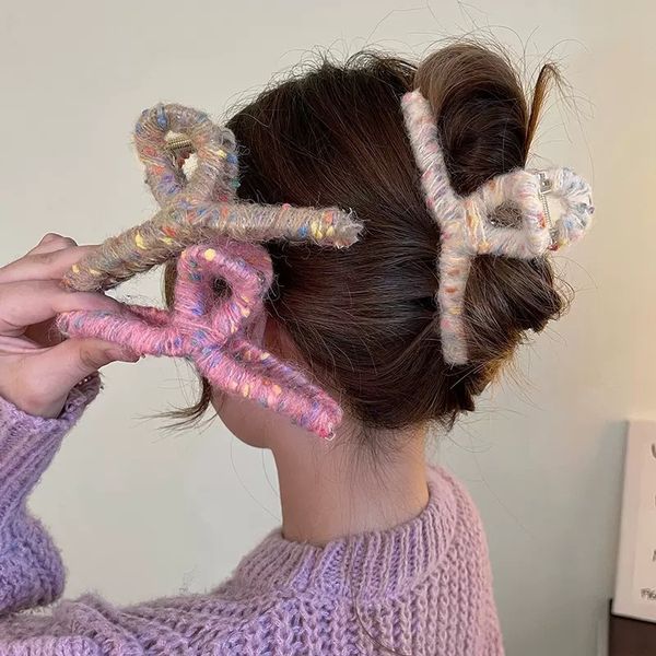 headwear hair accessories colorful winter claw sweet cute plush clip large size shark warm female ponytail fixed hairpin 230823
headwear hair accessories colorful winter claw sweet cute plush clip large size shark warm female ponytail fixed hairpin 230823