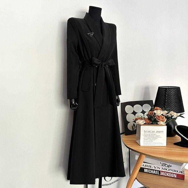 designer women's long coat autumn black gold windbreaker coat autumn new high end fashionable and fashionable, slim waist, light mature
designer women's long coat autumn black gold windbreaker coat autumn new high end fashionable and fashionable, slim waist, light mature