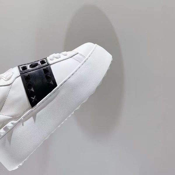 wholesale designer men causal shoes fashion woman leather platform sole sneakers white black mens womens luxury velvet suede 35-40
wholesale designer men causal shoes fashion woman leather platform sole sneakers white black mens womens luxury velvet suede 35-40