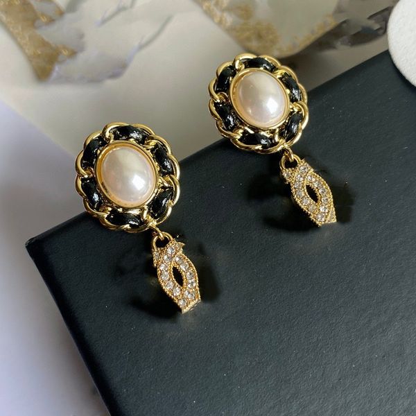 blue red white luxury brand designers letters stud channel geometric famous women round crystal rhinestone pearl earring ccity wedding party, Golden;silver
blue red white luxury brand designers letters stud channel geometric famous women round crystal rhinestone pearl earring ccity wedding party, Golden;silver