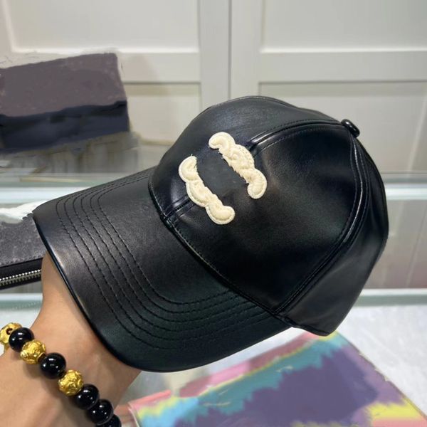 fashion designer brand baseball hat men's and women's winter luxury sunshade hat leather material fashion trend duck tongue hat, Blue;gray
fashion designer brand baseball hat men's and women's winter luxury sunshade hat leather material fashion trend duck tongue hat, Blue;gray