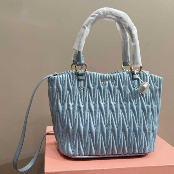 fashion totes miui designer bags women's handbags pleated portable shoulder crossbody bag large capacity tote temperament soft leather
fashion totes miui designer bags women's handbags pleated portable shoulder crossbody bag large capacity tote temperament soft leather