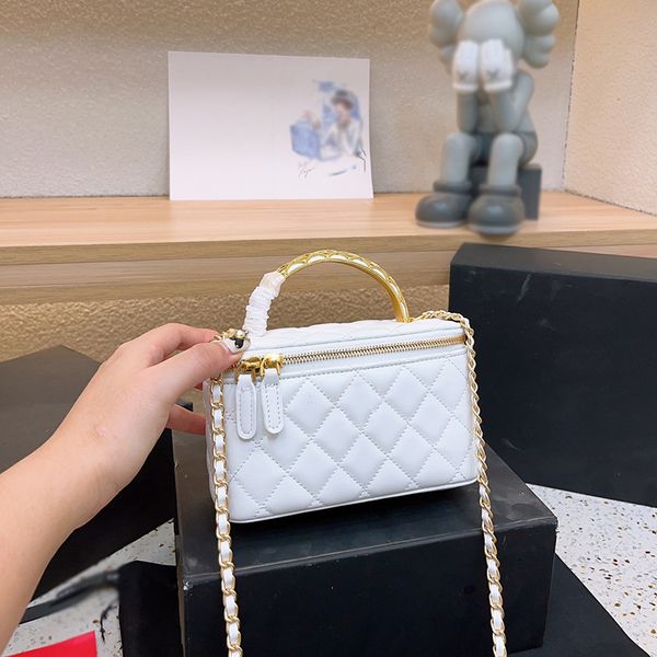 luxury designer cosmetic crossbody bag french brand mirror handheld bag lingshi fashion women's lingcha pattern single shoulder bag dai
luxury designer cosmetic crossbody bag french brand mirror handheld bag lingshi fashion women's lingcha pattern single shoulder bag dai
