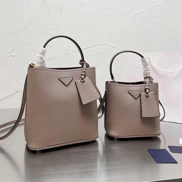 cosmetic bags cases luxurys designers handbags shoulder bags woman classic handbag high capacity totes travel shopping bag simple 317b
cosmetic bags cases luxurys designers handbags shoulder bags woman classic handbag high capacity totes travel shopping bag simple 317b