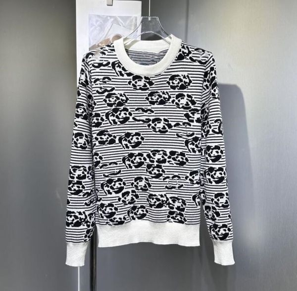 new women's sweaters fashion long sleeve knitwear women brand cc designer sweaters, White;black
new women's sweaters fashion long sleeve knitwear women brand cc designer sweaters, White;black