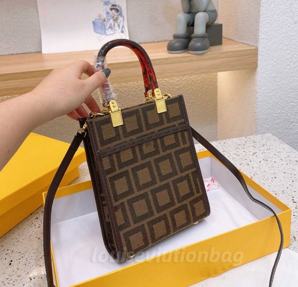 luxurys tote bag designers hangbag wallets glass handle wholesale men famous leather shoulder bags women city holder cross body fashion mini
luxurys tote bag designers hangbag wallets glass handle wholesale men famous leather shoulder bags women city holder cross body fashion mini