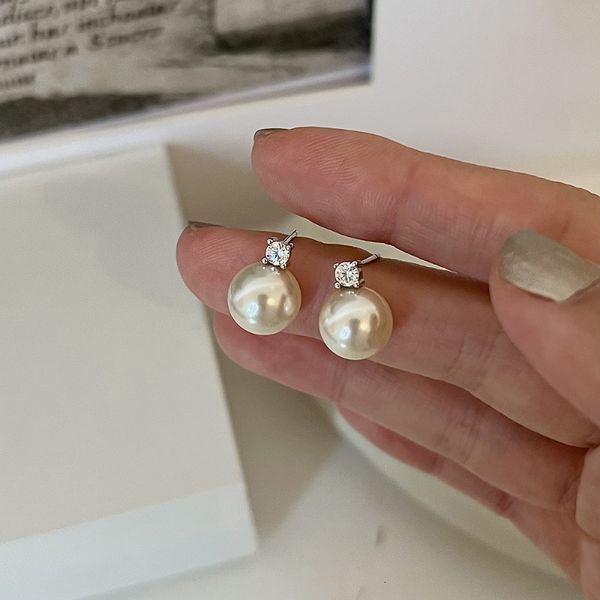 hoop huggie ventfille 925 sterling silver earring for women girl pearl zircon office korean banquet jewelry gift drop 230823, Golden;silver
hoop huggie ventfille 925 sterling silver earring for women girl pearl zircon office korean banquet jewelry gift drop 230823, Golden;silver
